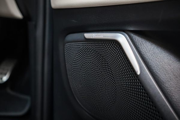 2022-Mercedes-Benz-V-Class-V-300d-Exclusive image:8