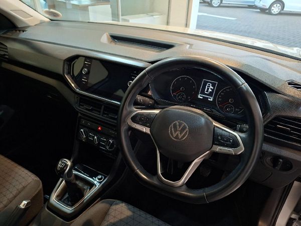 2022-Volkswagen-T-Cross-10-TSI-Comfortline image:10