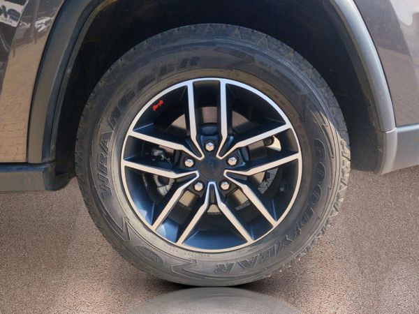 2022-Jeep-Grand-Cherokee-36-Trailhawk image:15