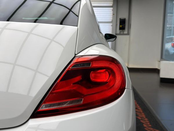 2013-Volkswagen-Beetle-12-TSI-Design image:10