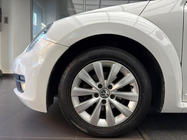 2013-Volkswagen-Beetle-12-TSI-Design image:14