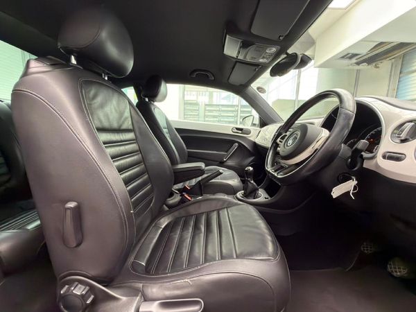 2013-Volkswagen-Beetle-12-TSI-Design image:21