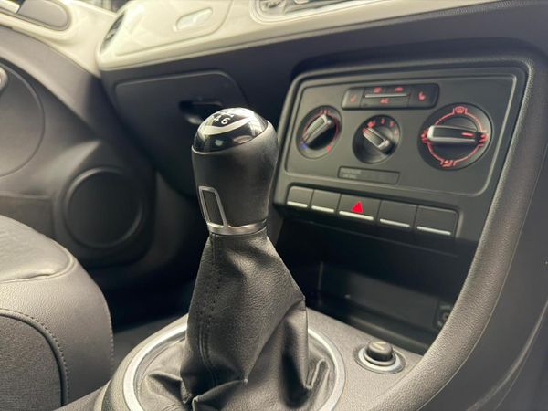 2013-Volkswagen-Beetle-12-TSI-Design image:29