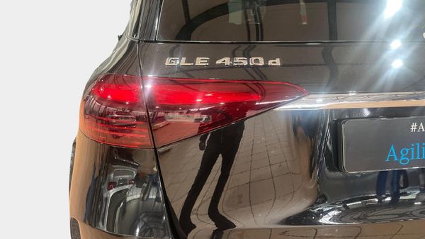 2026-Mercedes-Benz-GLE-450d-4Matic image:9