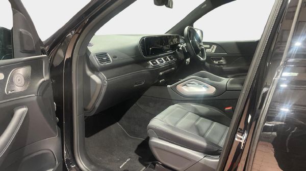 2026-Mercedes-Benz-GLE-450d-4Matic image:13