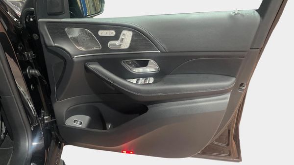 2026-Mercedes-Benz-GLE-450d-4Matic image:17