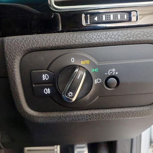 2016-Volkswagen-Touareg-GP-30-V6-TDI-Luxury-Auto image:12