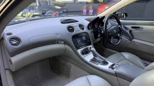 2004-Mercedes-AMG-SL-55-AMG image:14