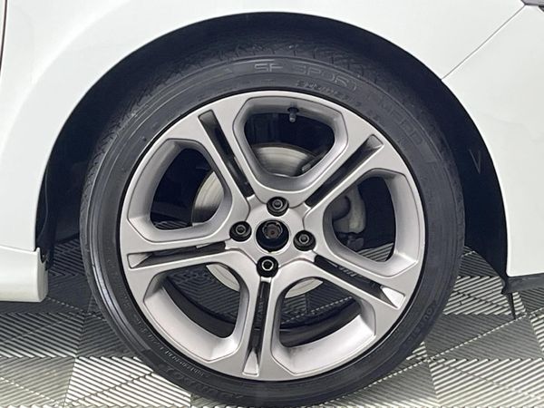 2018-Renault-Clio-IV-12T-GT-Line-88kW image:4