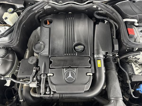 2010-Mercedes-Benz-C-Class-C-200-CGI-BE-Avantgarde-Auto image:13