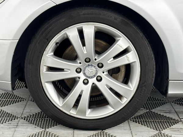 2010-Mercedes-Benz-C-Class-C-200-CGI-BE-Avantgarde-Auto image:4