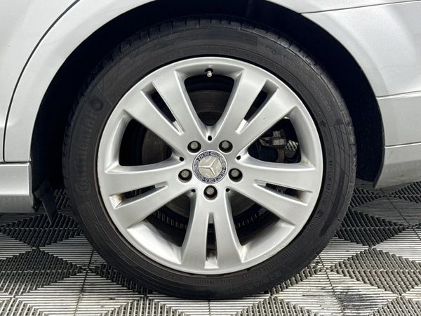 2010-Mercedes-Benz-C-Class-C-200-CGI-BE-Avantgarde-Auto image:6