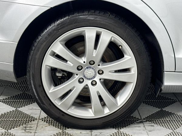 2010-Mercedes-Benz-C-Class-C-200-CGI-BE-Avantgarde-Auto image:7