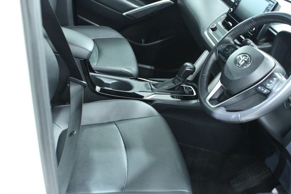 2024-Toyota-Corolla-Cross-18-XS image:10