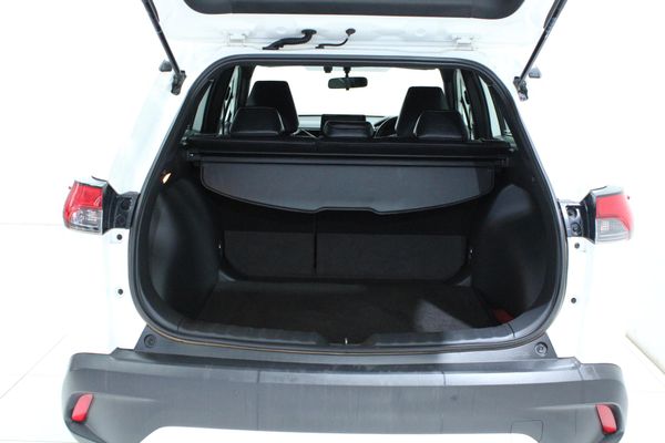 2024-Toyota-Corolla-Cross-18-XS image:16
