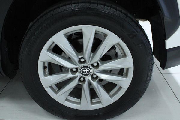 2024-Toyota-Corolla-Cross-18-XS image:20
