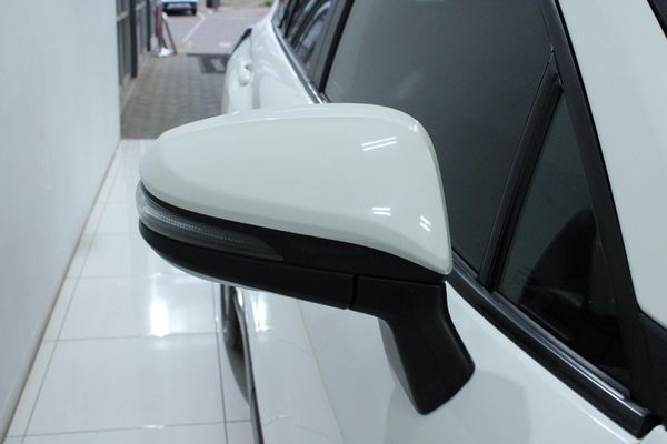 2024-Toyota-Corolla-Cross-18-XS image:3