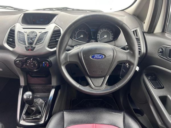 2014-Ford-EcoSport-15-TiVCT-Ambiente image:8