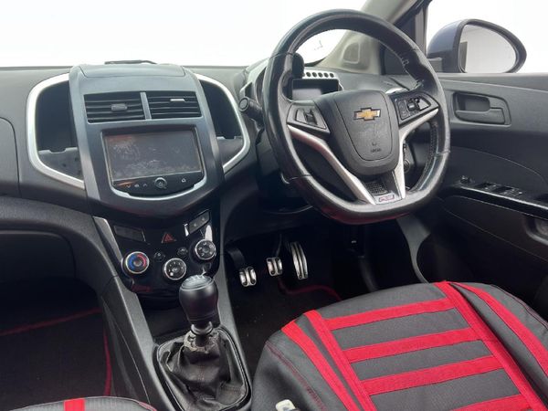 2014-Chevrolet-Sonic-14T-RS-Hatch image:7