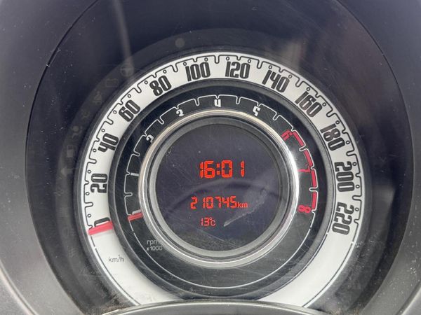 2010-Fiat-500-14-Sport image:9