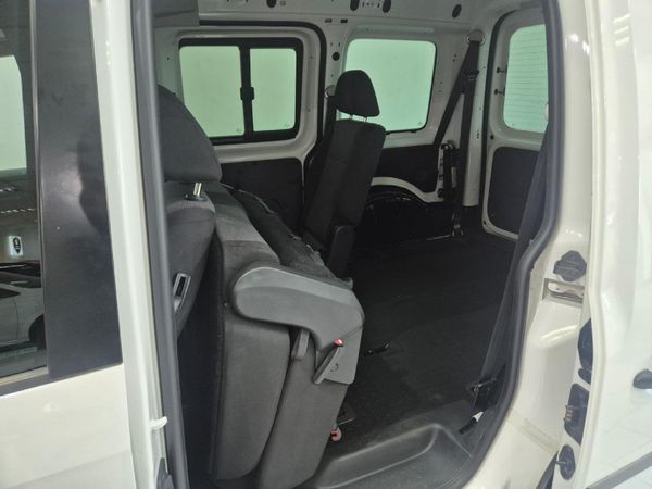 2019-Volkswagen-Caddy-4-CrewBus-16i-7-seat image:9
