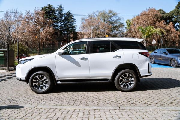 2025-Toyota-Fortuner-24-GD-6-4x4-Auto image:3