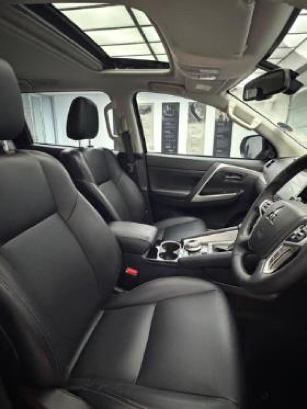 2025-Mitsubishi-Pajero-Sport-24D-4x4-Exceed-Auto image:10