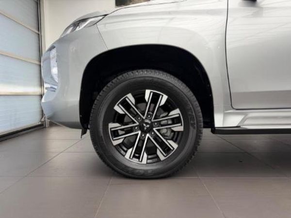 2025-Mitsubishi-Pajero-Sport-24D-4x4-Exceed-Auto image:3
