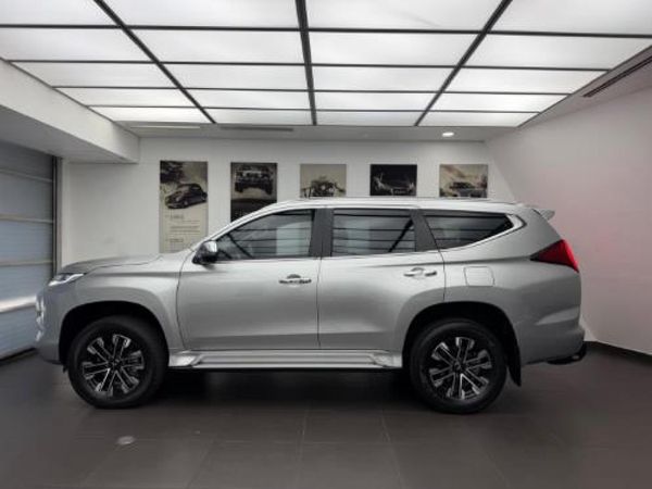 2025-Mitsubishi-Pajero-Sport-24D-4x4-Exceed-Auto image:4