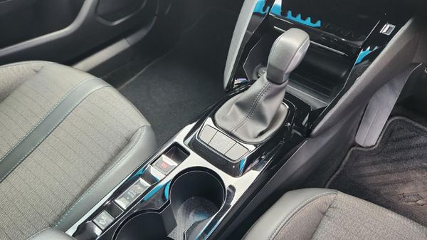 2023-Peugeot-2008-12T-Allure-Auto image:18