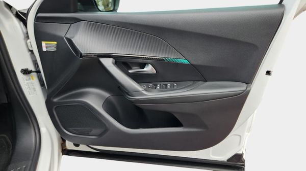2023-Peugeot-2008-12T-Allure-Auto image:19