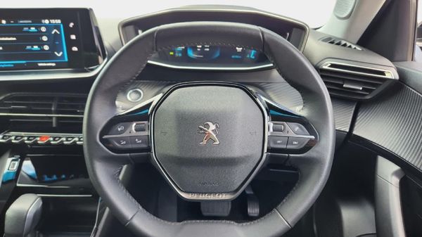 2023-Peugeot-2008-12T-Allure-Auto image:5