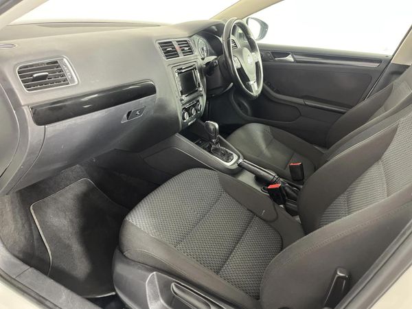 2013-Volkswagen-Jetta-VI-14-TSI-Comfortline-Auto image:8