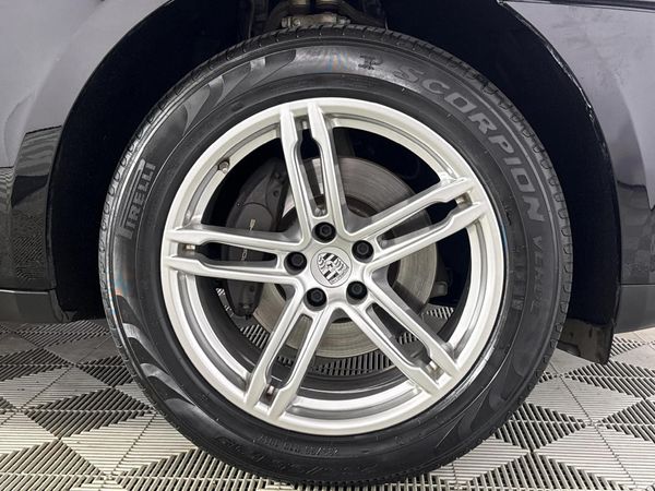 2019-Porsche-Macan-Auto image:5