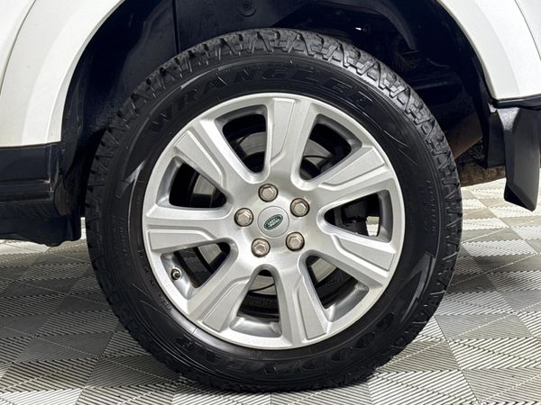 2015-Land-Rover-Discovery-4-50-V8-HSE image:5