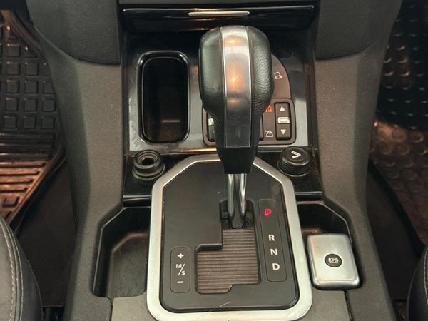 2015-Land-Rover-Discovery-4-50-V8-HSE image:8
