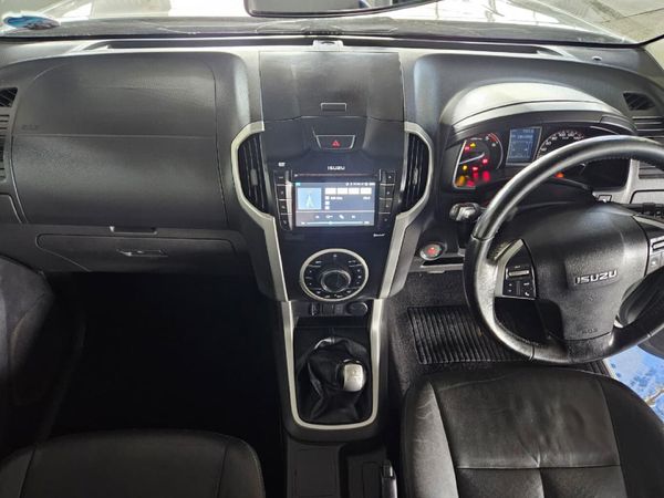2016-Isuzu-KB-300-D-Teq-LX-Double-Cab image:9