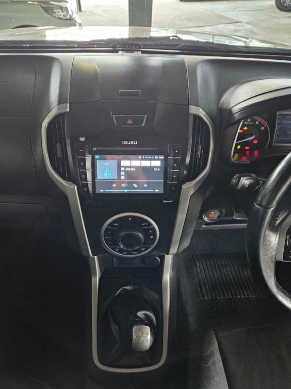 2016-Isuzu-KB-300-D-Teq-LX-Double-Cab image:10