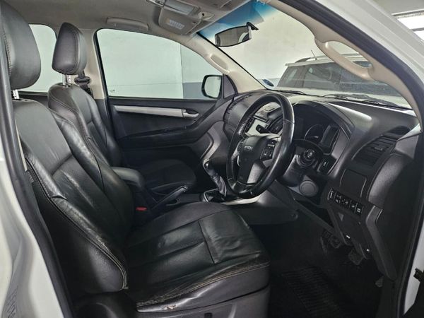 2016-Isuzu-KB-300-D-Teq-LX-Double-Cab image:12
