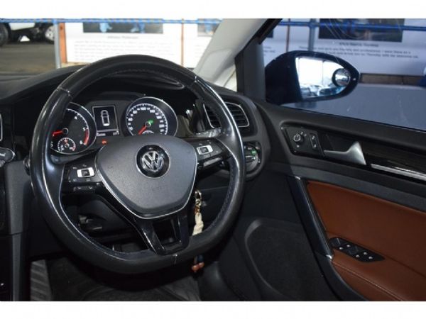 2015-Volkswagen-Golf-VII-20-TDI-Highline-Auto image:10