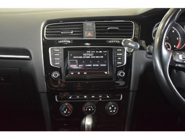 2015-Volkswagen-Golf-VII-20-TDI-Highline-Auto image:12