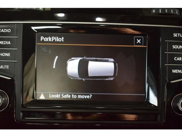 2015-Volkswagen-Golf-VII-20-TDI-Highline-Auto image:13