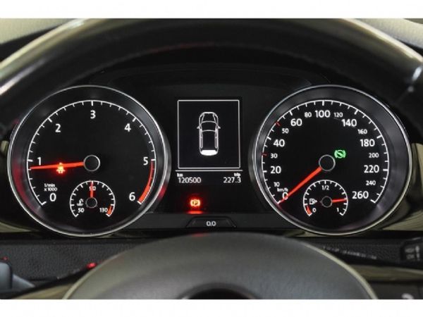 2015-Volkswagen-Golf-VII-20-TDI-Highline-Auto image:14