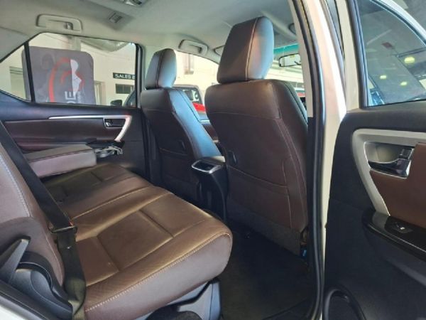 2017-Toyota-Fortuner-28-GD-6-Raised-Body-Auto image:9
