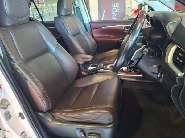 2017-Toyota-Fortuner-28-GD-6-Raised-Body-Auto image:15