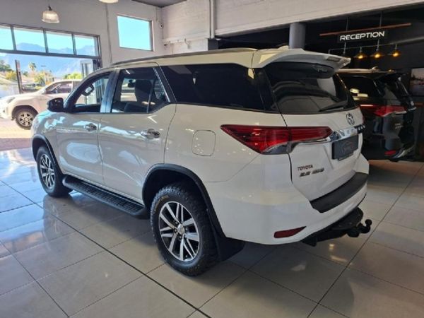 2017-Toyota-Fortuner-28-GD-6-Raised-Body-Auto image:7