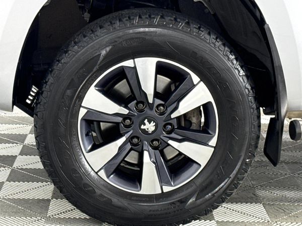 2022-Peugeot-Landtrek-19D-Allure-Double-Cab-Auto image:4