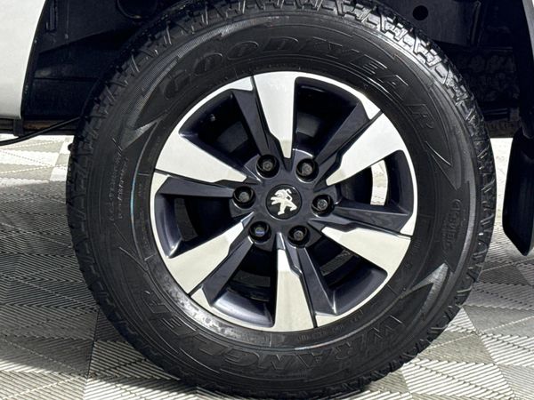 2022-Peugeot-Landtrek-19D-Allure-Double-Cab-Auto image:6