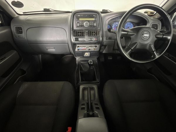 2019-Nissan-NP300-25-TDi-Hi-Rider-Double-Cab image:1
