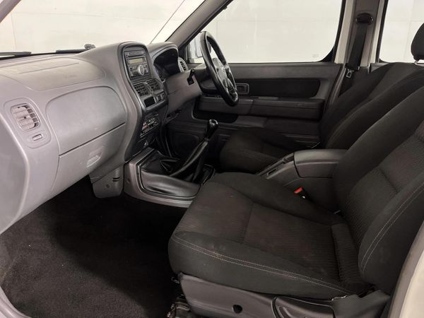 2019-Nissan-NP300-25-TDi-Hi-Rider-Double-Cab image:7